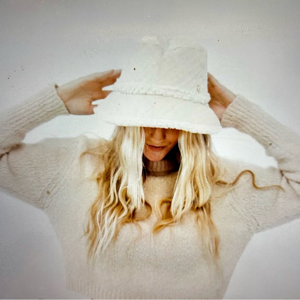 Slope Style Quilted Fur Trim Bucket Hat in Cream - Picture 2 of 3